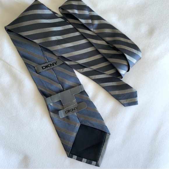 DKNY Mens Gray NWT Striped Neck Tie - Picture 3 of 8